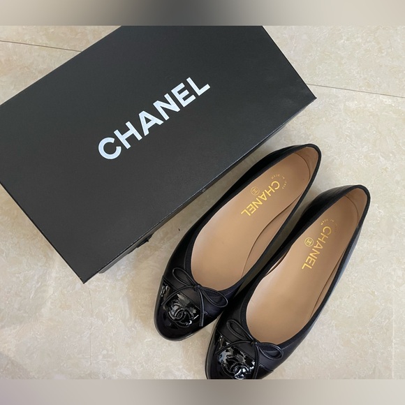 Chanel Ballet Flats Lambskin & Patent Calfskin - Picture 3 of 16